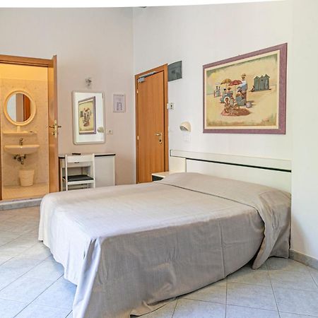 Hotel Royal Inn San Mauro Mare Esterno foto