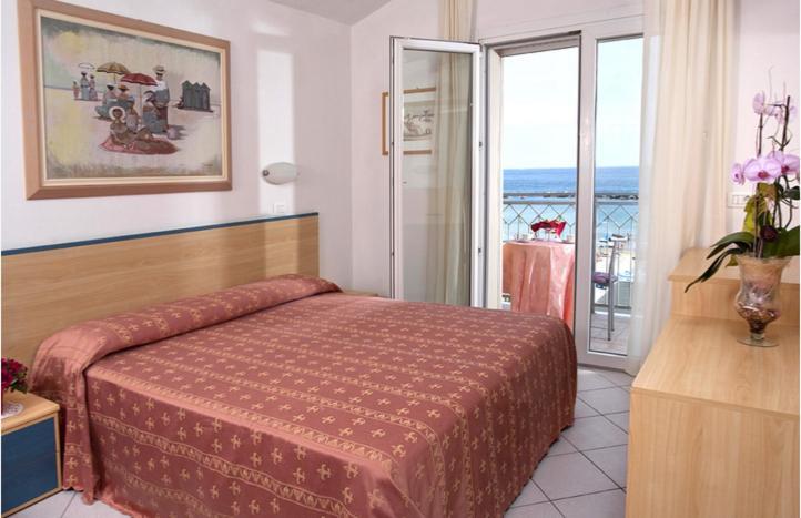 Hotel Royal Inn San Mauro Mare Esterno foto