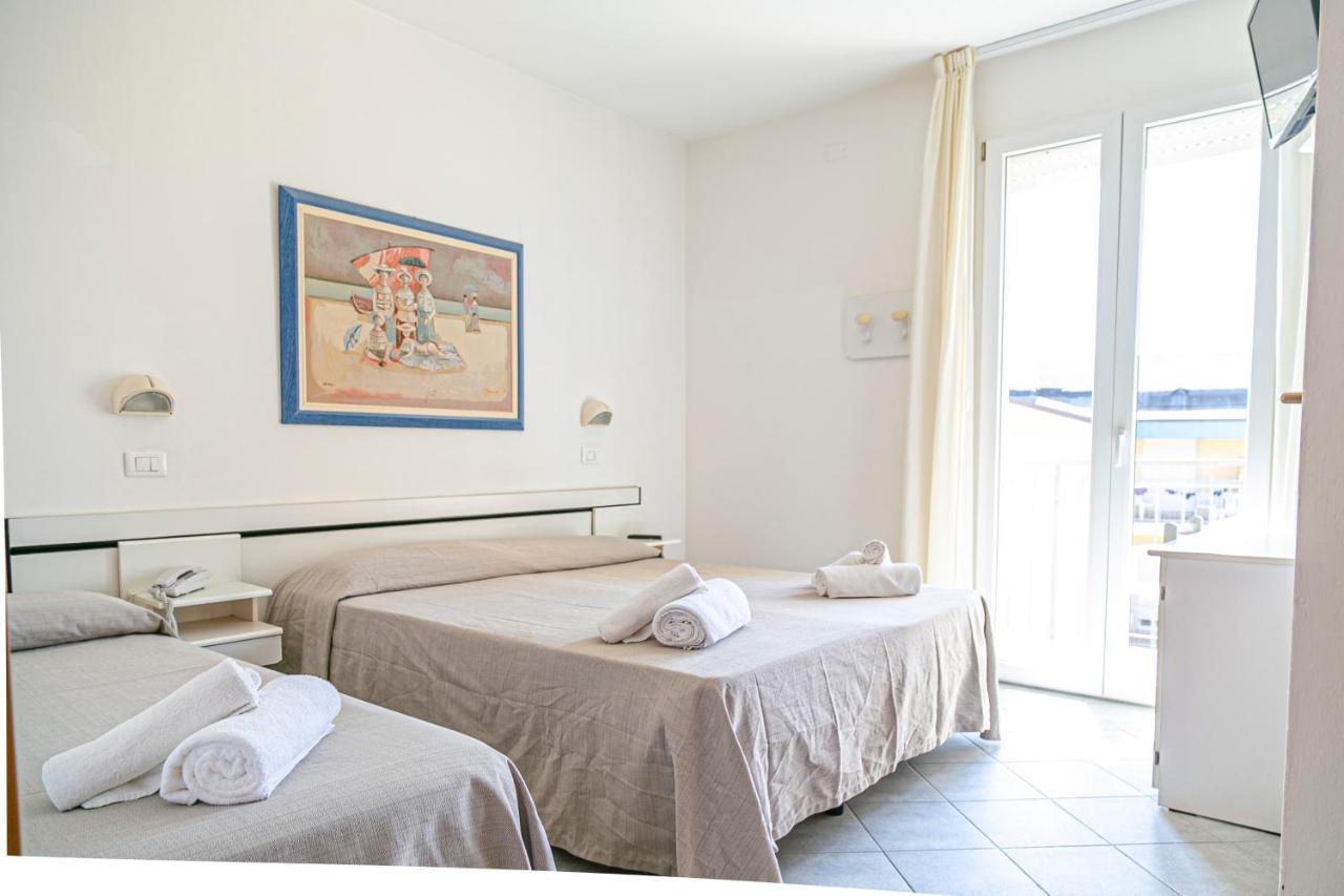 Hotel Royal Inn San Mauro Mare Esterno foto