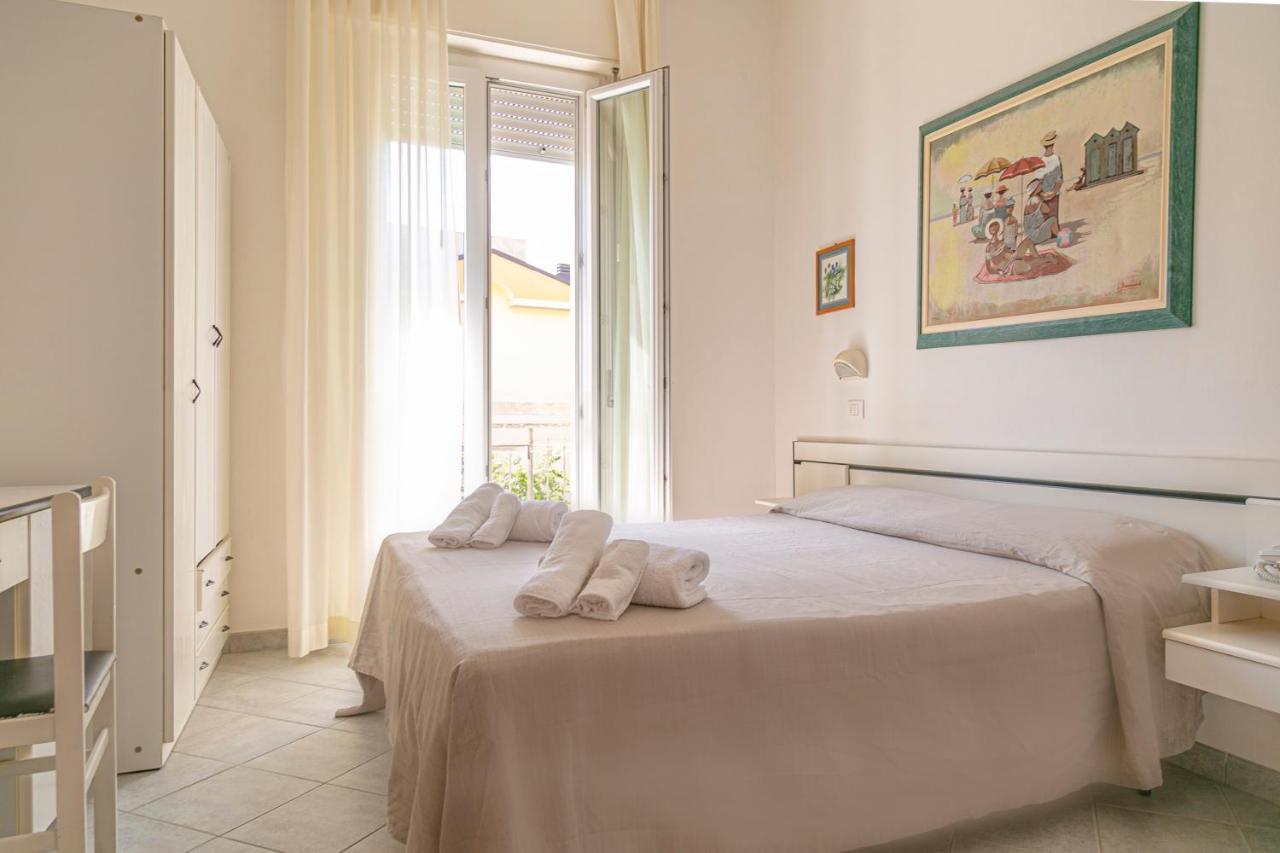 Hotel Royal Inn San Mauro Mare Esterno foto