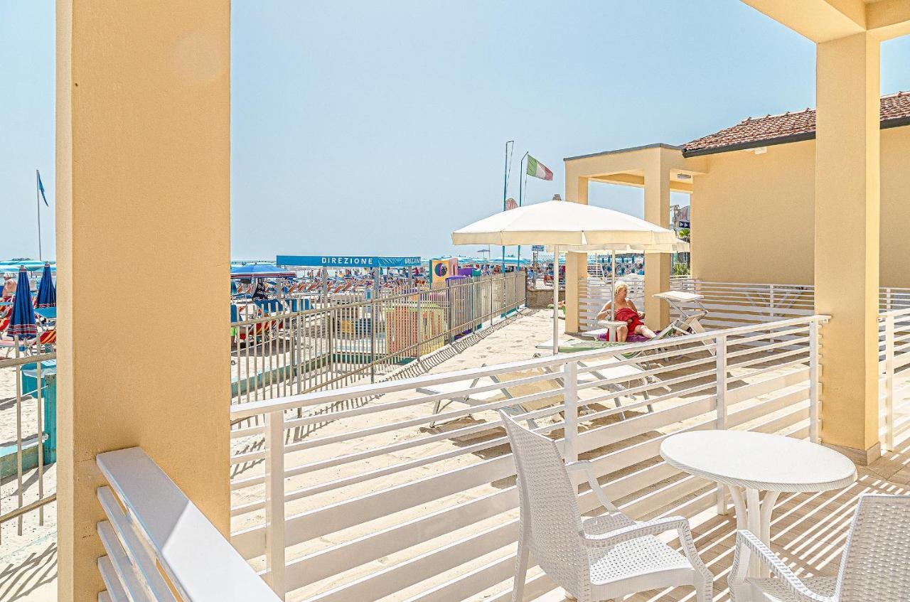 Hotel Royal Inn San Mauro Mare Esterno foto