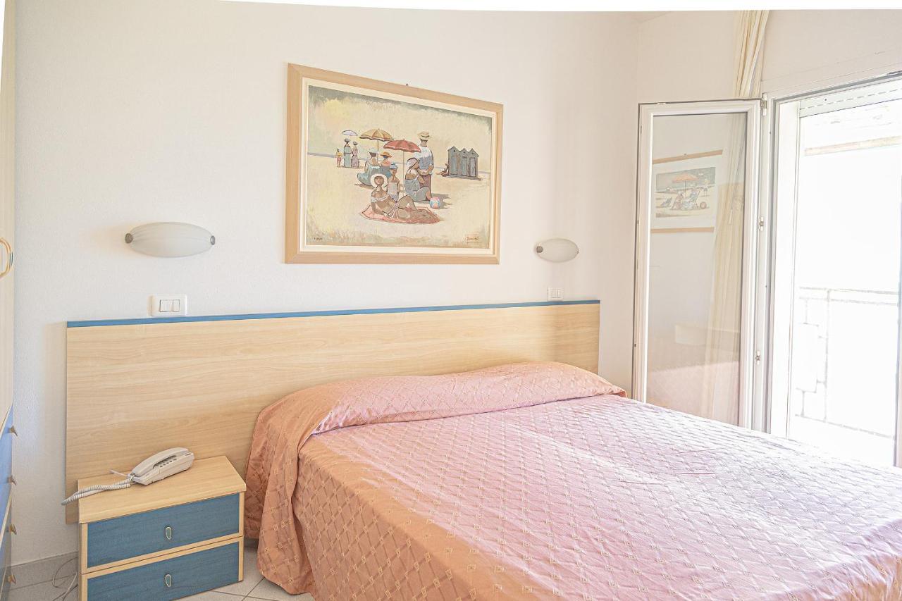 Hotel Royal Inn San Mauro Mare Esterno foto