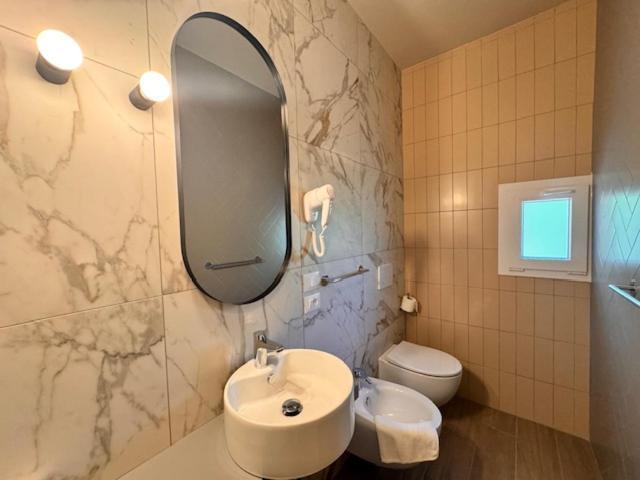 Hotel Royal Inn San Mauro Mare Esterno foto